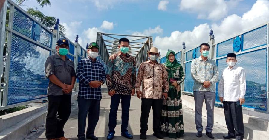 WAGUB TINJAU JEMBATAN DAN ISLAMIC CENTER.