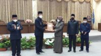 SERAHKAN PIDATO BUPATI.
