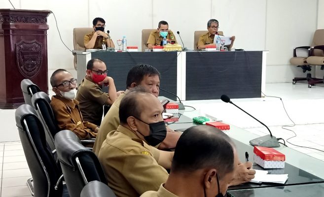 PIMPIN RAPAT KOORDINASI PENYELESAIAN TUMPANG TINDIH LAHAN.
