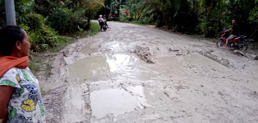 KERUSAKAN JALAN KANDUI MENUJU MONTALLAT