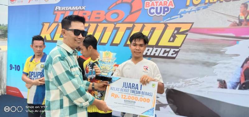 SERAHKAN HADIAH.