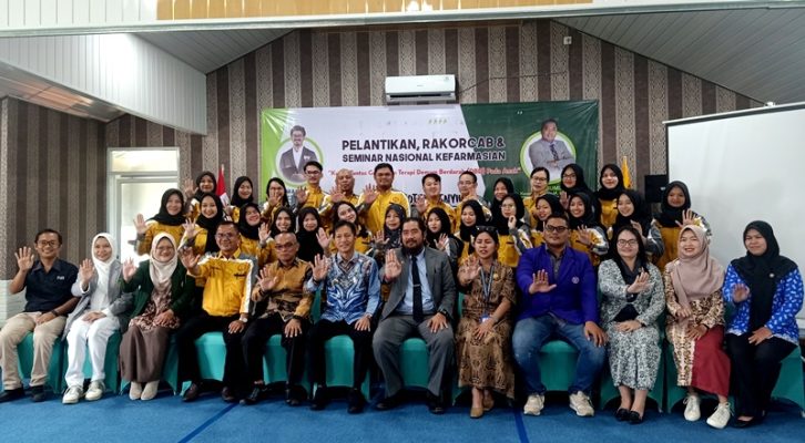 FOTO BERSAMA APOTEKER..
