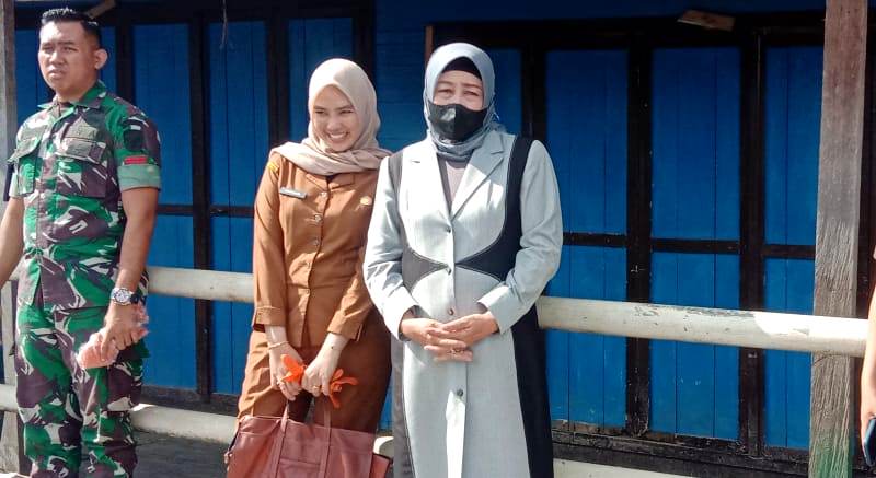 KETUA DPRD BARITO UTARA HJ MERY RUKAINI.
