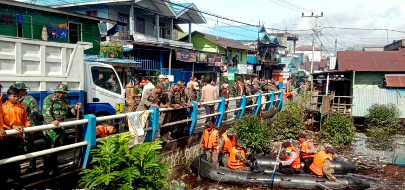 PEMBUANGAN SAMPAH.