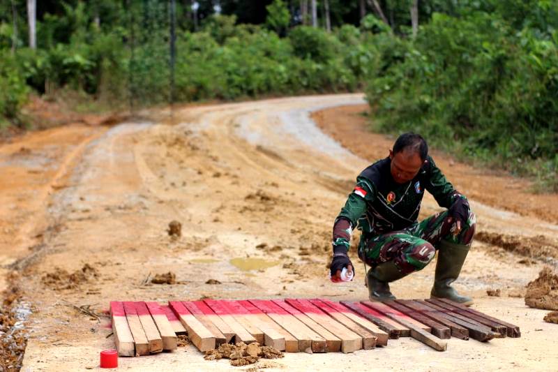 PEMASANGAN PATOK.