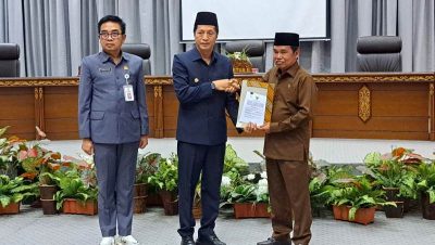 SERAHKAN PIDATO PENGANTAR..
