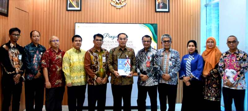 FOTO BERSAMA KEPALA BPK KALTENG