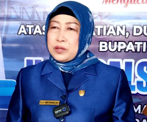 KETUA DPRD HJ MERY RUKAINI.. (2)