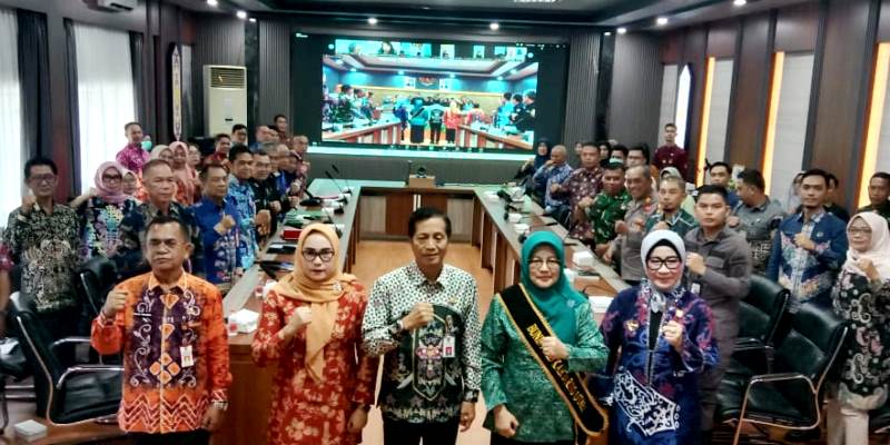 FOTO BERSAMA SEKDA BARITO UTARA..