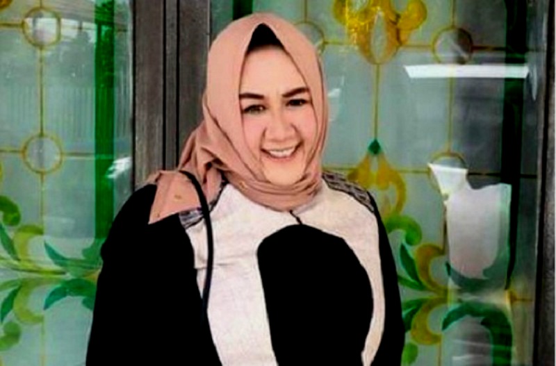ROSI WAHYUNI..