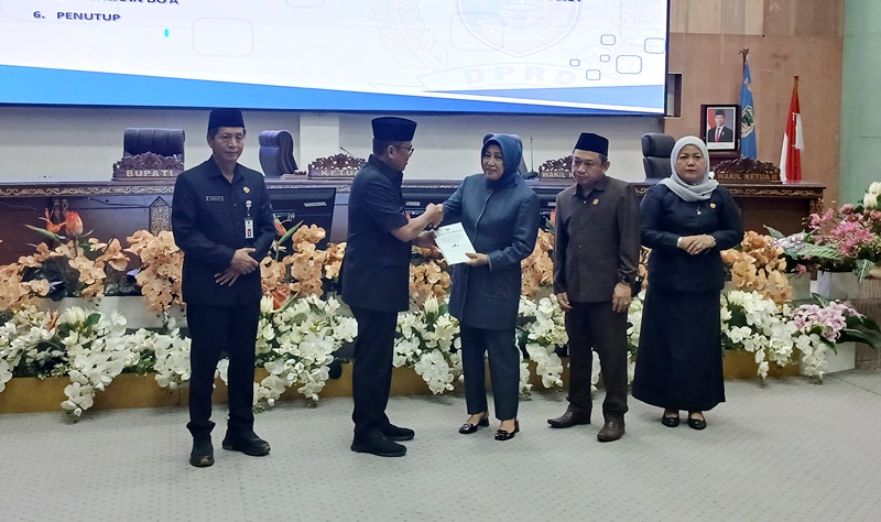 SERAHKAN PIDATO JAWABAN PEMERINTAH..