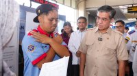 Menaker Yassierli Tinjau Posko Peduli K3 Mudik, Pastikan Awak Angkutan Sehat demi Mudik Aman - 1